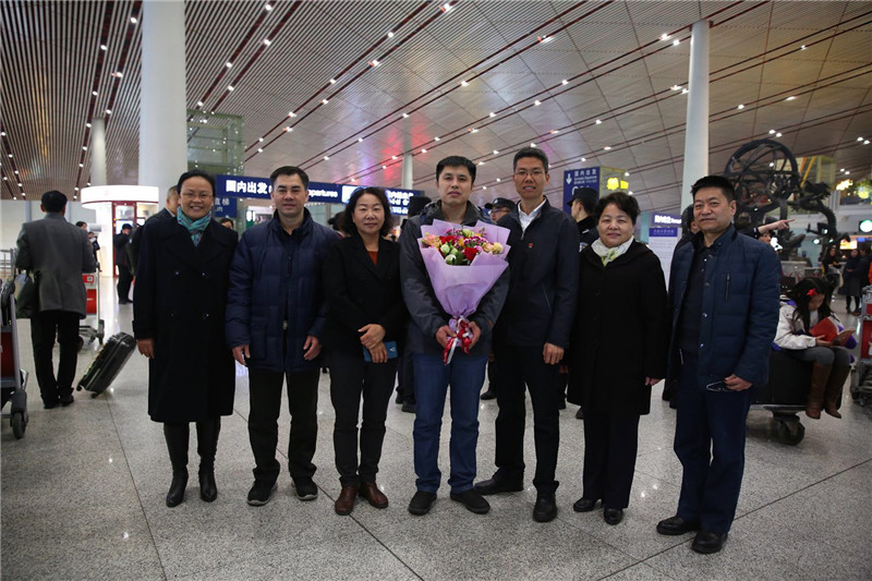 与上级部门领导合影.jpg 与上级部门领导合影.jpg