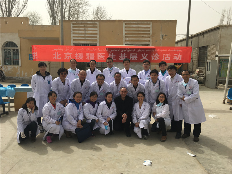 2016-4-3 援和专家下乡义诊.jpg 2016-4-3 援和专家下乡义诊.jpg