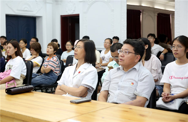 党委副书记、纪委书记张翠香,工会主席杨爱民参加.jpg 党委副书记、纪委书记张翠香,工会主席杨爱民参加.jpg