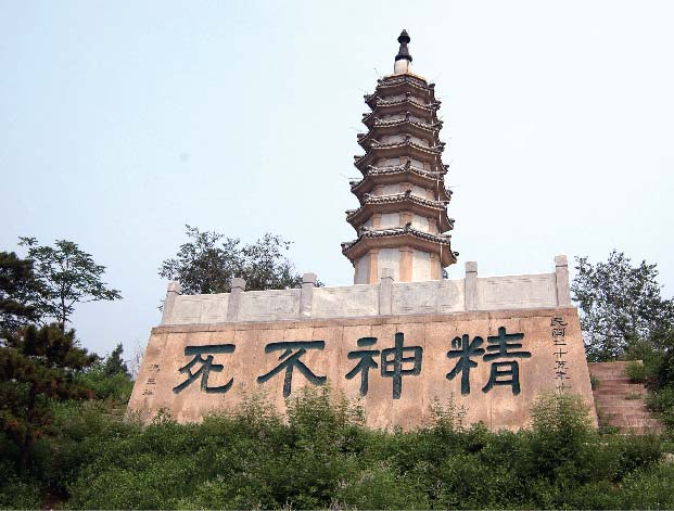 　　辛亥滦州革命先烈纪念园简称辛亥滦州起义纪念园，坐落在北京市海淀区温泉北京老年医院院内。1936年为纪念滦州起义死难烈士，由冯玉祥等人发起并赞助修衣冠冢和纪念塔，于1937年4月落成，同年5月26日举行落成典礼。

　　为响应1911年10月武昌起义，1912年1月，驻河北滦州(今滦县)新军第二十镇第一、二营管带施从云、王金铬等受同盟会指示发动起义，宣布滦州独立， 正式成立“北方革命政府”。通电檄告全国，京津震动。袁世凯派兵镇压，施从云、王金铬等人遇害，起义失败。劫后余生的冯玉祥将军，在此营建辛亥滦州革命先 烈纪念园。纪念园坐北朝南，纪念物依山势呈一条规整的南北向轴线顺序排列。由花岗岩纪念坊、石碑、八棱形汉白玉石幢、大型摩崖石刻、纪念塔等组成。

　　1981年、2001年为纪念辛亥革命七十周年和九十周年,北京市政府先后拨款整修。1984年辛亥滦州起义纪念园被公布为北京市重点文物保护单位。

　　2006年5月25日辛亥滦州起义纪念园被国务院列为全国重点文物保护单位，属于近现代重要史迹及代表性建筑。
