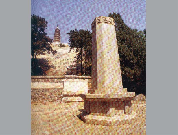 　　辛亥滦州革命先烈纪念园简称辛亥滦州起义纪念园，坐落在北京市海淀区温泉北京老年医院院内。1936年为纪念滦州起义死难烈士，由冯玉祥等人发起并赞助修衣冠冢和纪念塔，于1937年4月落成，同年5月26日举行落成典礼。

　　为响应1911年10月武昌起义，1912年1月，驻河北滦州(今滦县)新军第二十镇第一、二营管带施从云、王金铬等受同盟会指示发动起义，宣布滦州独立， 正式成立“北方革命政府”。通电檄告全国，京津震动。袁世凯派兵镇压，施从云、王金铬等人遇害，起义失败。劫后余生的冯玉祥将军，在此营建辛亥滦州革命先 烈纪念园。纪念园坐北朝南，纪念物依山势呈一条规整的南北向轴线顺序排列。由花岗岩纪念坊、石碑、八棱形汉白玉石幢、大型摩崖石刻、纪念塔等组成。

　　1981年、2001年为纪念辛亥革命七十周年和九十周年,北京市政府先后拨款整修。1984年辛亥滦州起义纪念园被公布为北京市重点文物保护单位。

　　2006年5月25日辛亥滦州起义纪念园被国务院列为全国重点文物保护单位，属于近现代重要史迹及代表性建筑。
